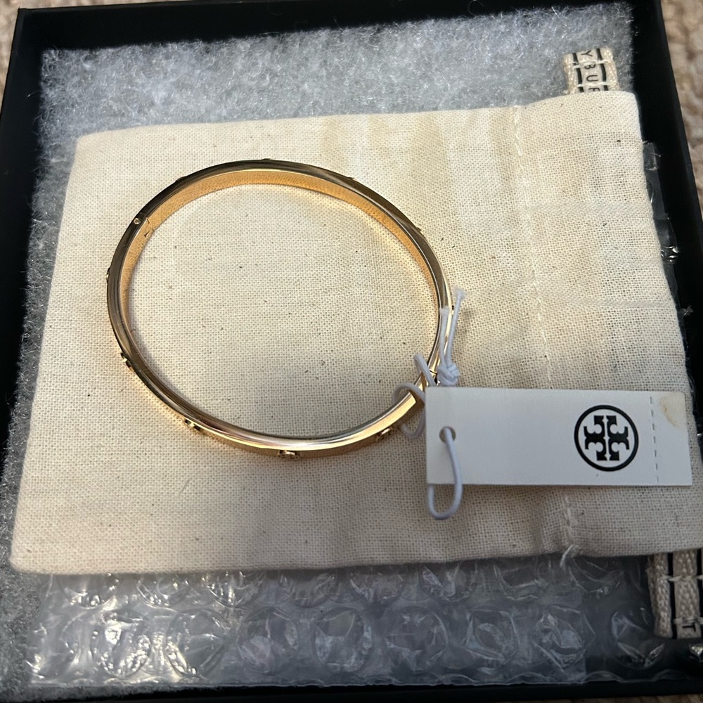 Tory Burch
Miller Stud Hinge Bracelet